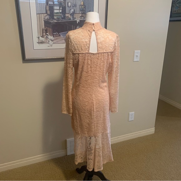 VENUS lace peach cream dress - Picture 4 of 17